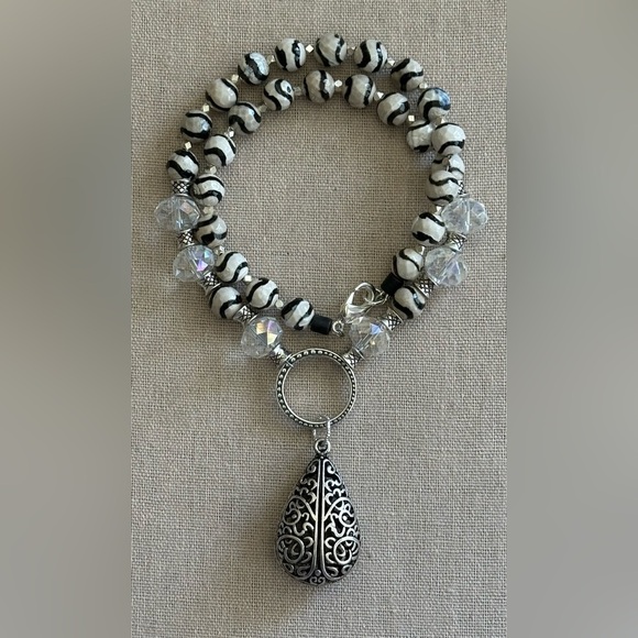 22-1/2 inch Wavy Tibetan Agate Faceted bead necklace NWOT - Picture 7 of 15